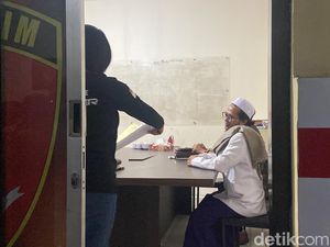 Kiai Jember Tersangka Cabul Terhadap Santriwati Resmi Ditahan Polisi Kiai Jember Tersangka Cabul Terhadap Santriwati Resmi Ditahan Polisi
