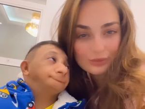 Viral Kisah Cinta Tak Pandang Fisik, Wanita Lebanon Mesra dengan Pria Kerdil