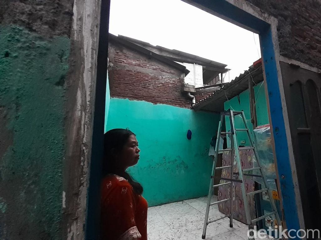 Puting Beliung Sapu Atap Rumah Warga Pesisir Semarang