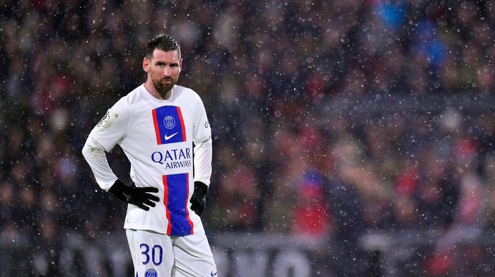 RENNES, FRANCE - JANUARY 15: Leo Messi of Paris Saint-Germain looks on during the Ligue 1 match between Stade Rennes and Paris Saint-Germain at Roazhon Park on January 15, 2023 in Rennes, France. (Photo by Aurelien Meunier/Getty Images)