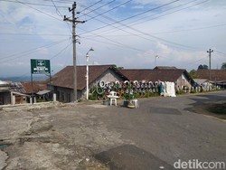 Melihat Lokasi Pemotor Viral Nyangkut di Atap Rumah Magelang dari Maps