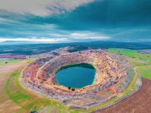 Meski Terbengkalai, Tambang Tembaga Ini Jadi Daya Tarik Fotografer Lho