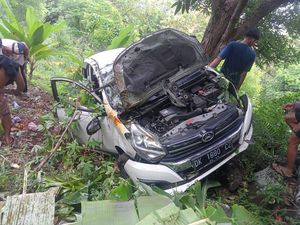4 Bule Rusia Terjun ke Jurang 25 Meter di Bali gegara Ikuti Google Maps 4 Bule Rusia Terjun ke Jurang 25 Meter di Bali gegara Ikuti Google Maps