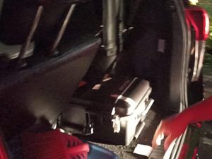 Penyidik KPK Bawa Sejumlah Koper Usai Geledah DPRD DKI Jakarta