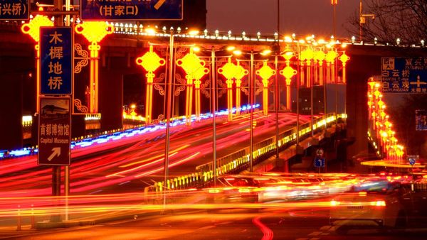 Pernak-pernik Imlek Mulai Hiasi Jalanan di Beijing