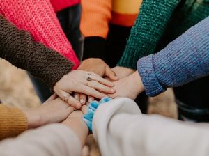 Pengertian Konsiliasi Beserta Manfaat dan Contohnya Pengertian Konsiliasi Beserta Manfaat dan Contohnya