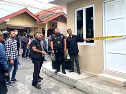 Polisi Sita Alphard dan Airsoft Gun dari Rumah Bandar Narkoba Alex Bonpis
