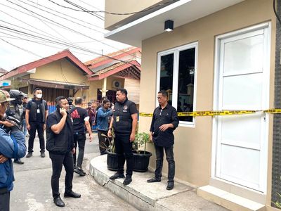 Potret Polisi Geledah Rumah Bandar Narkoba Kampung Bahari Alex Bonpis