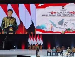 Jokowi Cerita Pontang-panting Tangani COVID-19: Kita Total Football