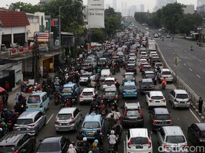 DKI Macet Seperti Sebelum Pandemi, Heru: Jangan Beli Mobil Banyak-banyak DKI Macet Seperti Sebelum Pandemi, Heru: Jangan Beli Mobil Banyak-banyak