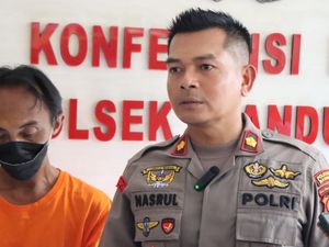 Pria Tusuk Orang Lewat Gang Usai Larangan Melintas