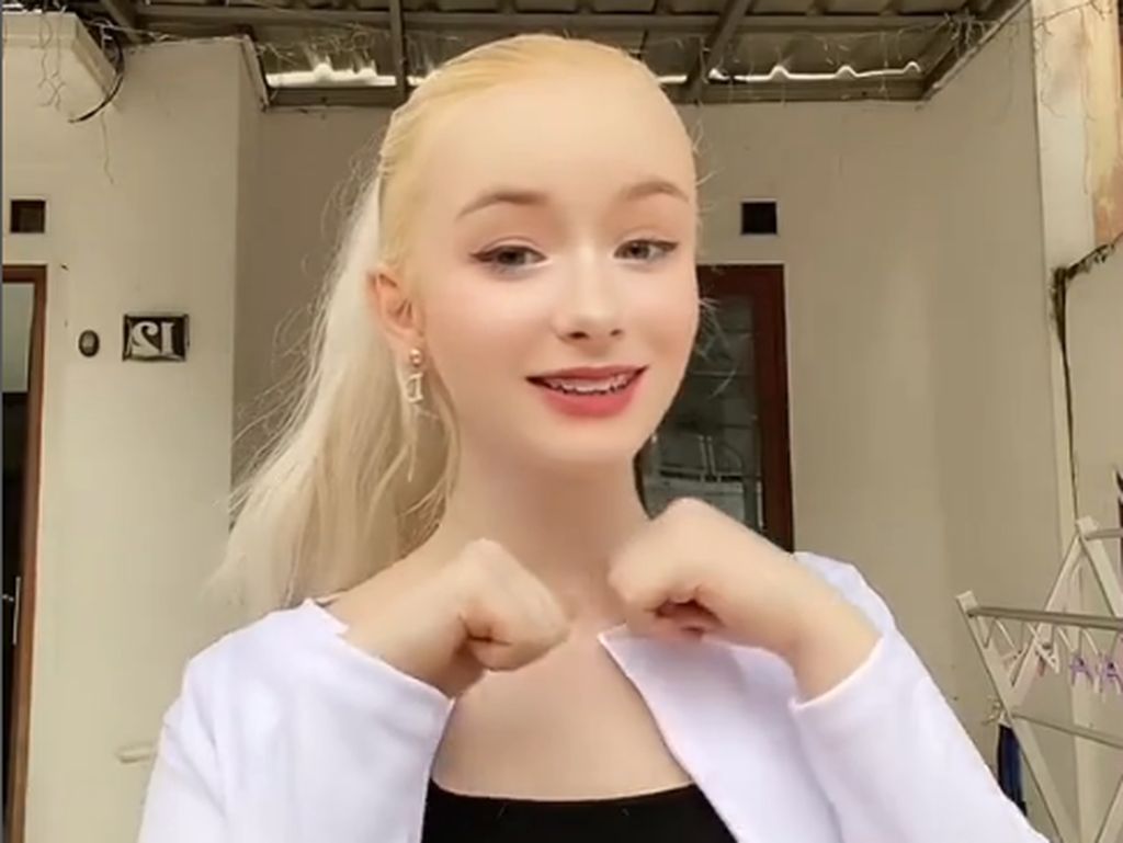 Cerita Bule Barbie dari Jerman yang Viral Fasih Bahasa Sunda dan Suka Seblak Cerita Bule Barbie dari Jerman yang Viral Fasih Bahasa Sunda dan Suka Seblak