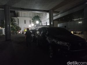 Momen Lampu Lobi Gedung DPRD DKI Dimatikan Saat KPK Lakukan Penggeledahan