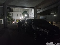 Momen Lampu Lobi Gedung DPRD DKI Dimatikan Saat KPK Lakukan Penggeledahan