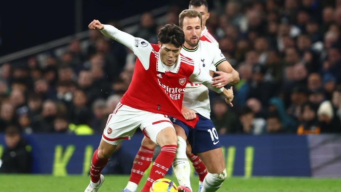 LONDON, ENGLAND - JANUARY 15:  Takehiro Tomiyasu of Arsenal competes with Harry Kane of Tottenham Hotspur during the Premier League match between Tottenham Hotspur and Arsenal FC at Tottenham Hotspur Stadium on January 15, 2023 in London, United Kingdom. (Photo by Chris Brunskill/Fantasista/Getty Images)