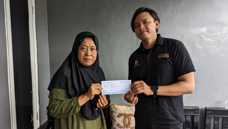 Tim berbuatbaik.id Takziah ke Makam dan Rumah Pak Ogah, Ini Cerita Istrinya