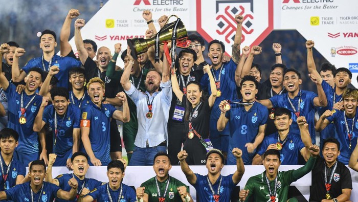Thailand Head coach Alexandre Polking holds trophy as he  celebrates with Thailands soccer team winning The ASEAN Football Federation (AFF) Cup final soccer match between Thailand and Vietnam at the Thammasat University stadium in Pathumthani province, Thailand, Monday, Jan. 16, 2023. (AP Photo/Kittinun Rodsupan)