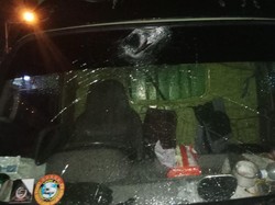 Awas! Pemotor Ngawur Kembali Berulah Lempar Batu ke Kaca Truk di Jombang