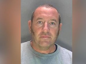 Tampang Polisi Pemerkosa Berantai di London! Tampang Polisi Pemerkosa Berantai di London!