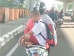 Viral! Bocil Sakti Duduk Sila Menghadap Samping saat Dibonceng Motor