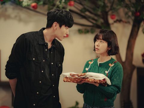 Behind Your Touch (2023) Lee Min-ki dan Han Ji-min bermain dalam drama Behind Your Touch yang dijadwalkan tayang tahun ini.