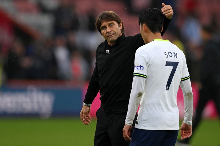 Tottenham Hotspurs Italian head coach Antonio Conte (L) puts his arm around Tottenham Hotspurs South Korean striker Son Heung-Min (R) on the pitch after the English Premier League football match between Bournemouth and Tottenham Hotspur at the Vitality Stadium in Bournemouth, southern England on October 29, 2022. - Tottenham won the game 3-2. - RESTRICTED TO EDITORIAL USE. No use with unauthorized audio, video, data, fixture lists, club/league logos or live services. Online in-match use limited to 120 images. An additional 40 images may be used in extra time. No video emulation. Social media in-match use limited to 120 images. An additional 40 images may be used in extra time. No use in betting publications, games or single club/league/player publications. (Photo by Daniel LEAL / AFP) / RESTRICTED TO EDITORIAL USE. No use with unauthorized audio, video, data, fixture lists, club/league logos or live services. Online in-match use limited to 120 images. An additional 40 images may be used in extra time. No video emulation. Social media in-match use limited to 120 images. An additional 40 images may be used in extra time. No use in betting publications, games or single club/league/player publications. / RESTRICTED TO EDITORIAL USE. No use with unauthorized audio, video, data, fixture lists, club/league logos or live services. Online in-match use limited to 120 images. An additional 40 images may be used in extra time. No video emulation. Social media in-match use limited to 120 images. An additional 40 images may be used in extra time. No use in betting publications, games or single club/league/player publications. (Photo by DANIEL LEAL/AFP via Getty Images)