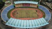 Stadion Si Jalak Harupat terletak di Soreang, Kabupaten Bandung, Jawa Barat. Stadion ini berkapasitas 30 ribu orang dan sudah beberapa kali digunakan untuk acara internasional seperti Piala AFF 2008 hingga Asian Games 2018. (ANTARA FOTO/Raisan Al Farisi)  