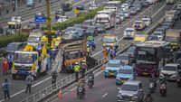 Dua Truk Kecelakaan Beruntun di Tol Dalam Kota, Begini Kondisinya