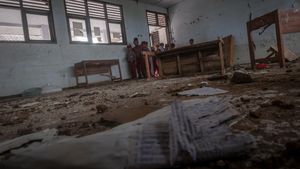 Tolong... Ruang Kelas SDN di Lebak Banten Rusak Berat, Butuh Perbaikan