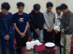 Keluarga Pelaku Perkosaan Brebes Ngaku Beri Duit ke LSM di Depan Kadus-Kades Keluarga Pelaku Perkosaan Brebes Ngaku Beri Duit ke LSM di Depan Kadus-Kades