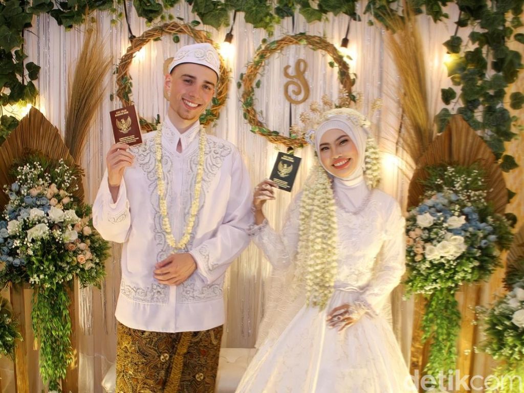Cerita Lengkap di Balik Kisah Hijabers Surabaya Viral Dinikahi Bule Prancis Cerita Lengkap di Balik Kisah Hijabers Surabaya Viral Dinikahi Bule Prancis