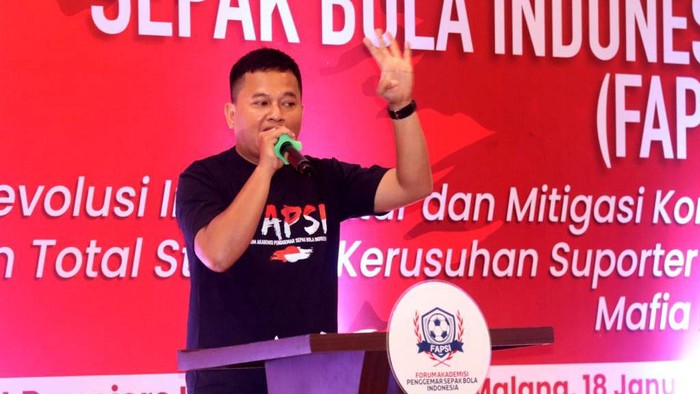 Forum Akademisi Penggemar Sepak Bola Indonesia (FAPSI) menggelar seminar nasional bertajuk, “Revolusi Infrastruktur dan Mitigasi Konflik: Pembenahan Total Stadion, Kerusuhan Suporter dan Mafia Bola.

Acara tersebut digelar di Hotel Ascent Premiere Malang, Rabu (18/1/2023).