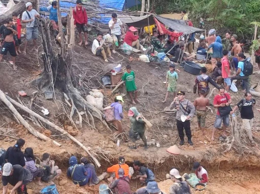 Heboh Warga di Kalteng Berburu Emas di Bukit Naga, Polisi Turun Tangan