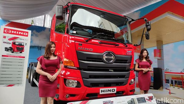 Garangnya Hino500 Ultimate Safety, Truk Canggih Pengangkut Bahan Beracun