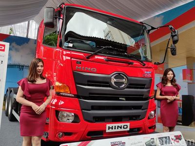 Garangnya Hino500 Ultimate Safety, Truk Canggih Pengangkut Bahan Beracun