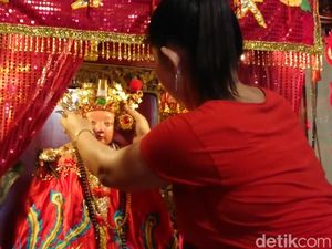 Kelenteng Tjoe Tik Kiong Tulungagung Gelar Ritual Ganti Baju Dewa Mak Co Kelenteng Tjoe Tik Kiong Tulungagung Gelar Ritual Ganti Baju Dewa Mak Co