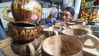 Kerajinan Cangkir Batok Kelapa Buatan Narapidana di Lapas Kediri