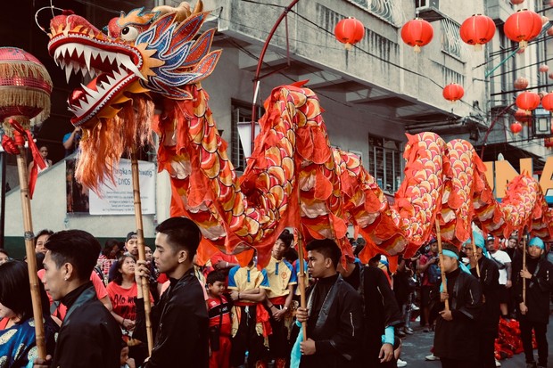 Liong/Foto: unsplash.com/eksperimento Warna yang ditampilkan dalam tarian Liong memiliki makna yang berbeda-beda pula/Foto: unsplash.com/eksperimento