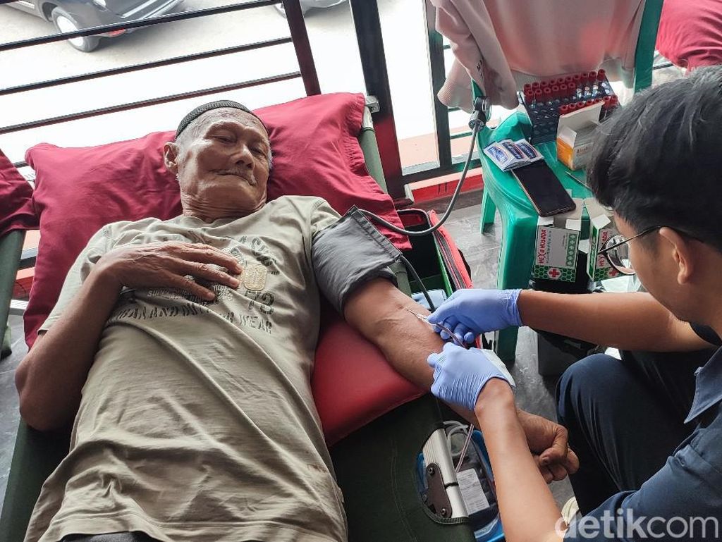 Cerita Lansia 75 Tahun di Ciamis yang Sudah 54 Kali Donor Darah