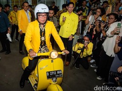 Golkar Jabar Bela Ridwan Kamil soal Guru Sabil Komentari Blazer Kuning
