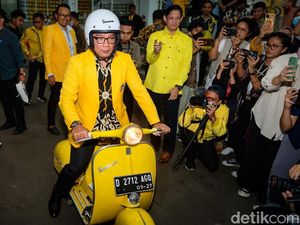 Golkar Jabar Bela Ridwan Kamil soal Guru Sabil Komentari Blazer Kuning Golkar Jabar Bela Ridwan Kamil soal Guru Sabil Komentari Blazer Kuning