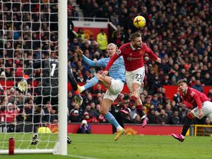 Di Balik Keputusan Ten Hag Pilih Luke Shaw untuk Redam Haaland