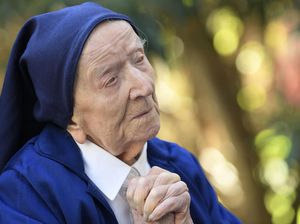 Wanita Tertua di Dunia Meninggal saat Tidur di Usia 118 Tahun