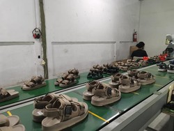 Modal Awal Rp 5 Juta, Produsen Sandal Ini Bisa Cuan Rp 1 Miliar/Bulan
