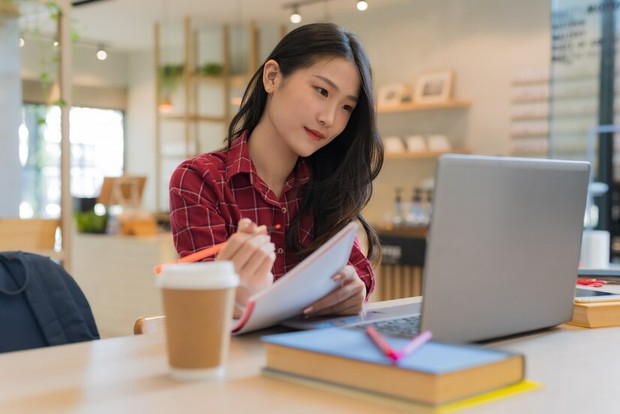 Pelajari lebih lanjut tentang perusahaan juga CV milikmu/Foto:Freepik.com/I7do Lakukan riset untuk mempelajari perusahaan yang kamu tuju dan perbaiki juga CV milikmu agar semakin berkualitas.