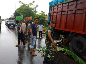 Pemotor di Bone Tewas Tabrak Truk Parkir saat Hujan