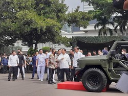 Prabowo Sopiri Jokowi Saat Jajal Kendaraan Maung di Kemhan