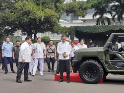 Pecah Kendi, Jokowi Resmikan Penamaan Kendaraan Maung Buatan Pindad