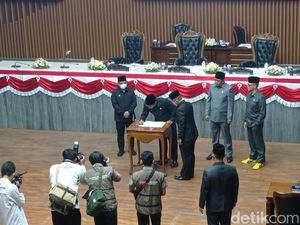 DPRD Kota Bandung Tetapkan 3 Raperda Anyar DPRD Kota Bandung Tetapkan 3 Raperda Anyar
