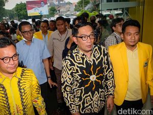 Cerita Batik Iron Man yang Dipakai Ridwan Kamil Saat Gabung Golkar Cerita Batik Iron Man yang Dipakai Ridwan Kamil Saat Gabung Golkar